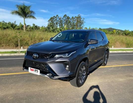 TOYOTA HILUX SW4 2.8 D-4D TURBO DIESEL SRX 7L 4X4 AUTOMÁTICO